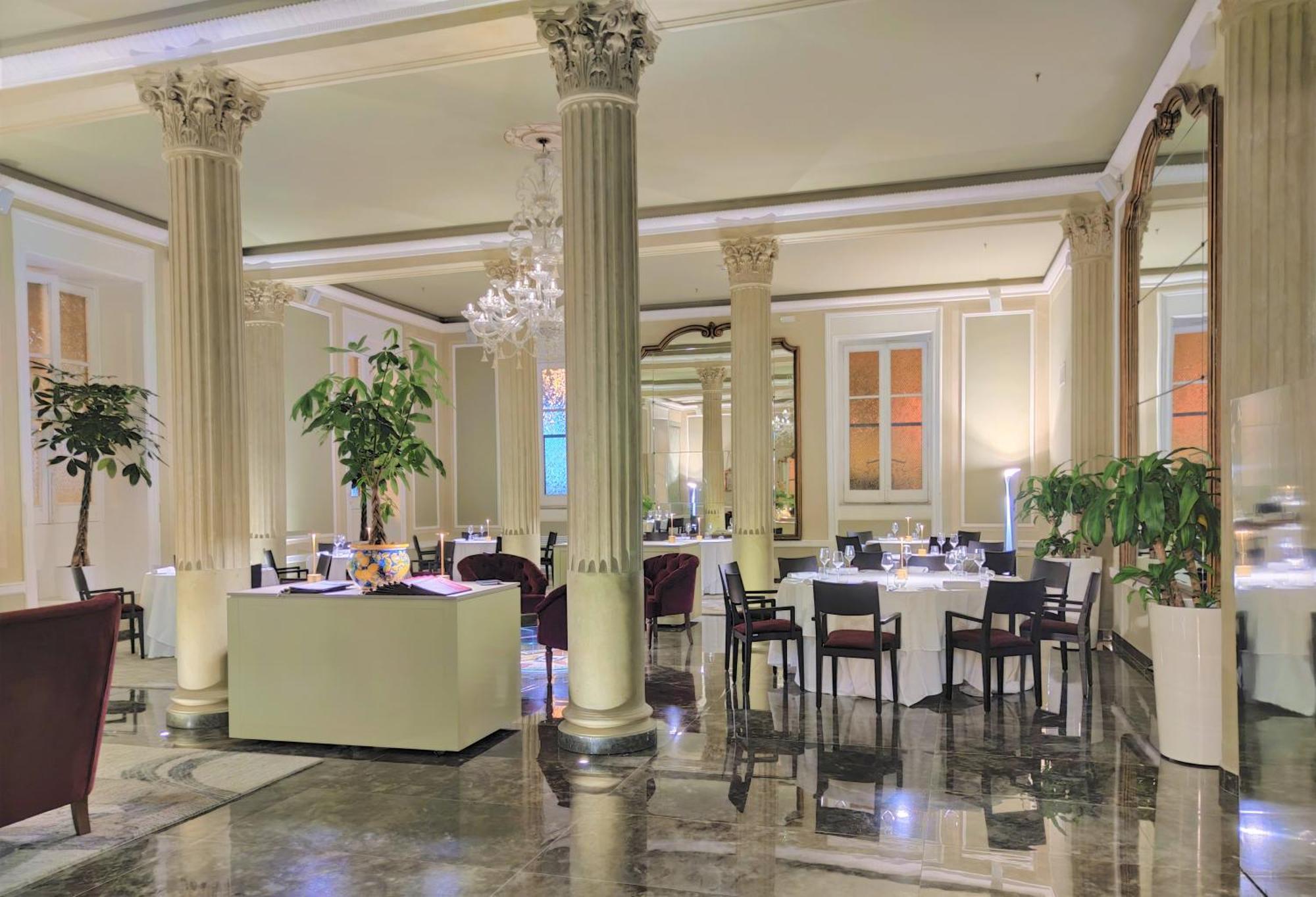 Grand Hotel Et Des Palmes Палермо Екстериор снимка The restaurant in 2019