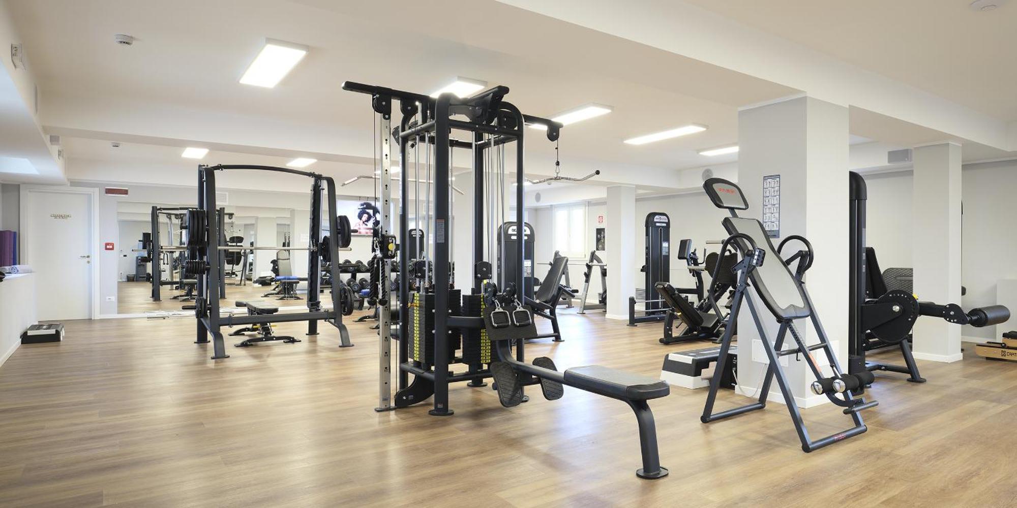 Grand Hotel Et Des Palmes Палермо Екстериор снимка A typical gym